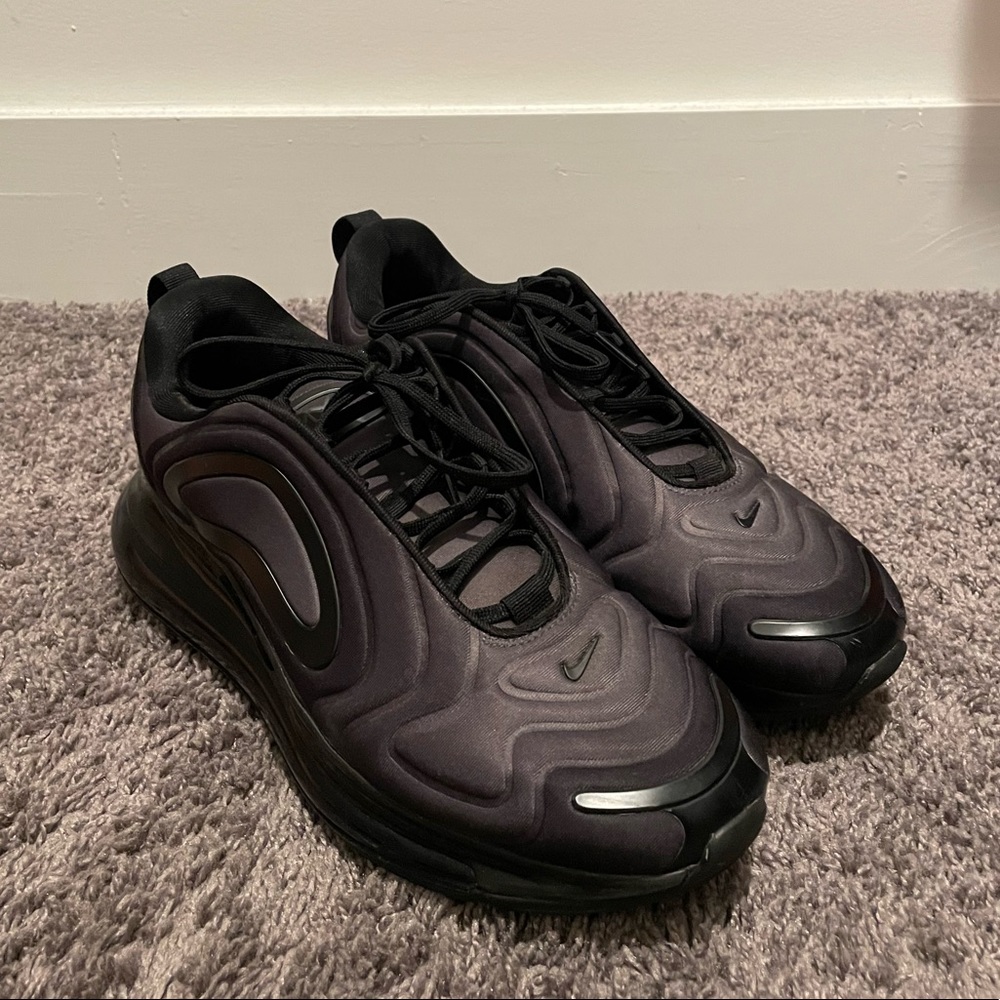NIKE AIR MAX 720
